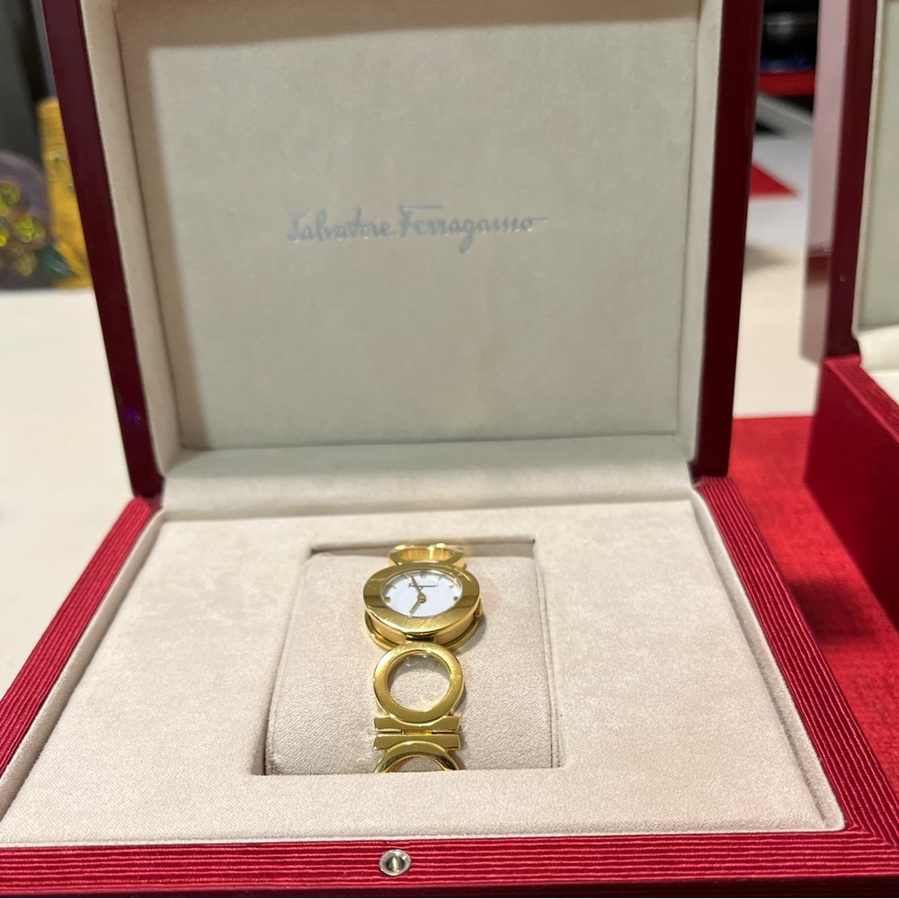 SALVATORE FERRAGAMO GANCINO NIB AUTHENTIC LUXURY TIMEPIECE WATCH